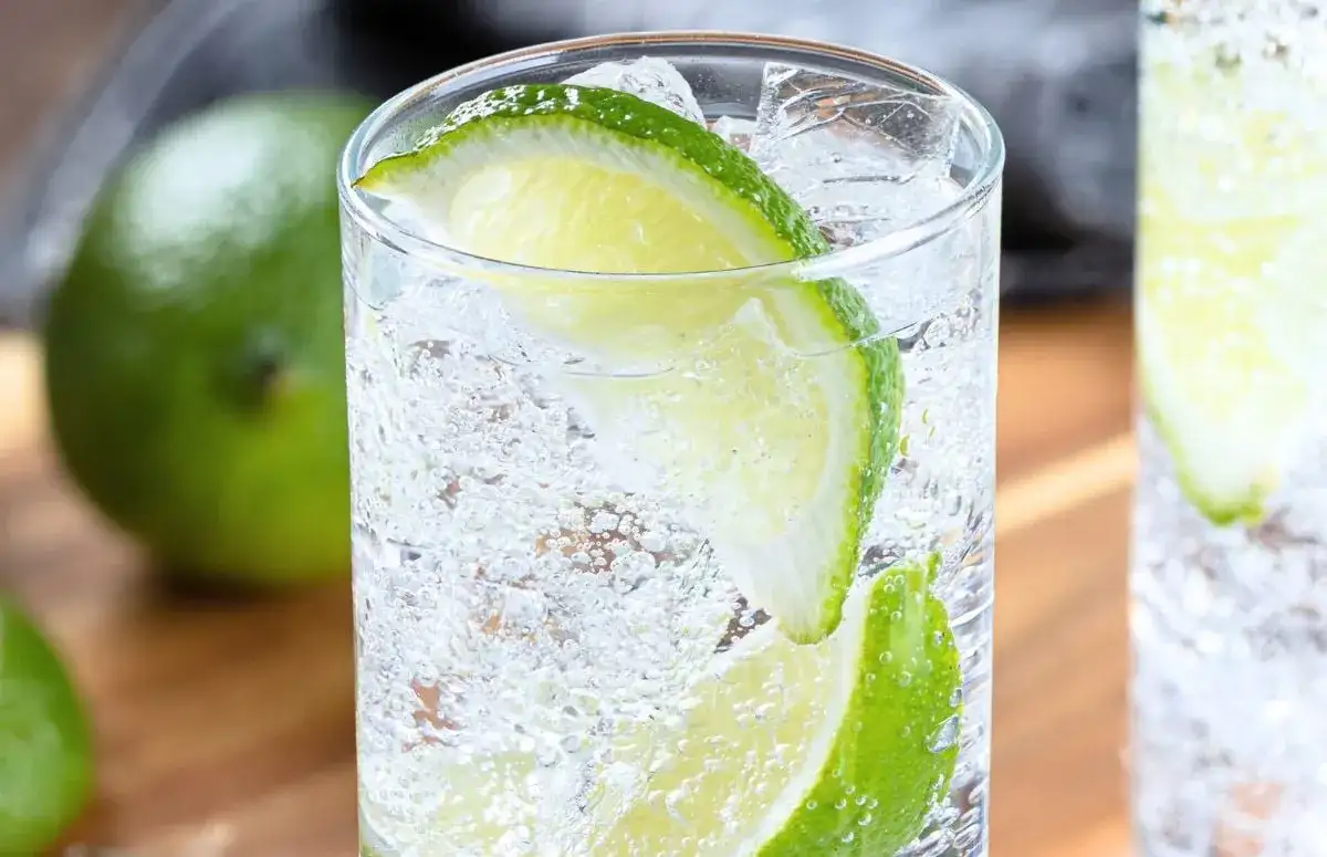 Najlepsze drinki ze Sprite, które zaskoczą Twoich gości i zachwycą smakiem