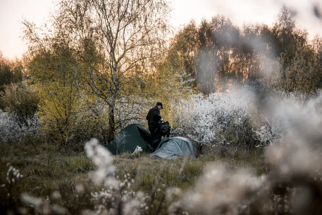 Gdzie pod namiot w Polsce? Odkryj najpiękniejsze miejsca do biwakowania