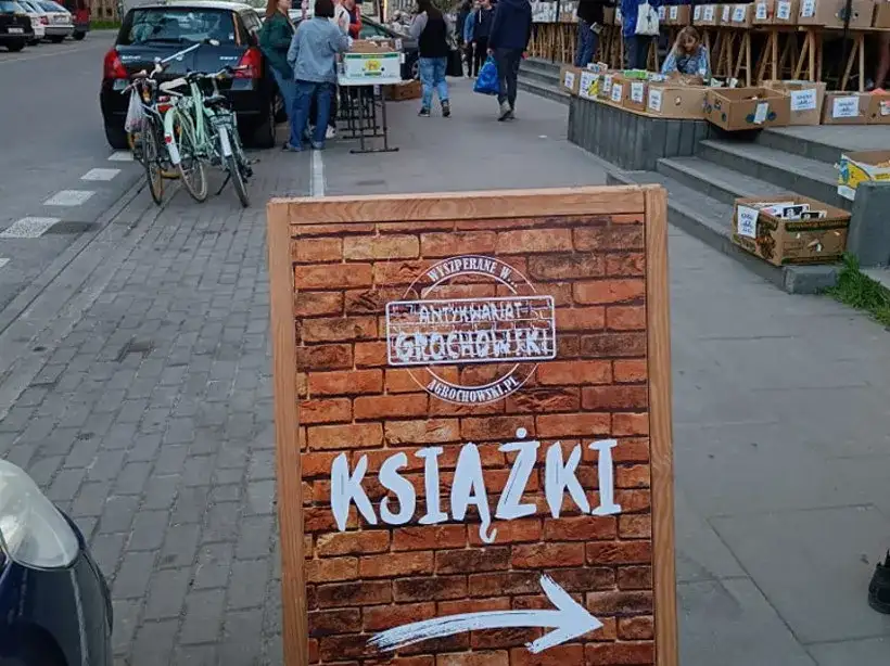 Czy w antykwariacie można sprzedać książki? Warunki i porady dla sprzedających