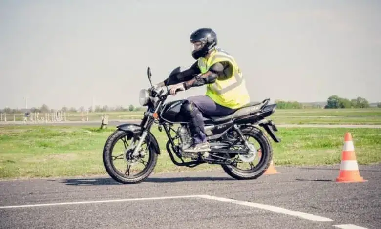 Ile kosztuje kurs na motorower? Sprawdź, co naprawdę musisz zapłacić