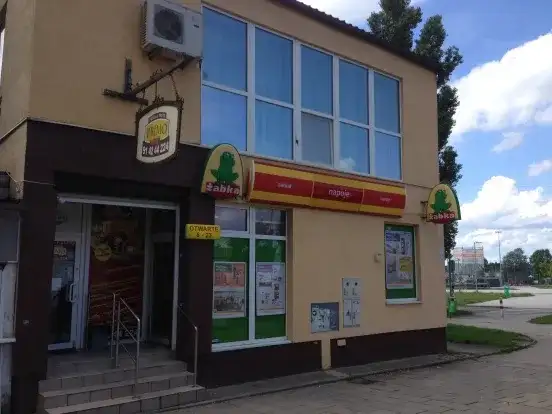 Czy Żabka płaci za wynajem lokalu? Poznaj koszty i warunki najmu