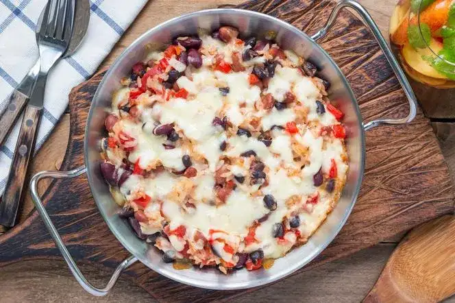 Prosta i smaczna zapiekanka z ryżem wegetariańska na każdą okazję