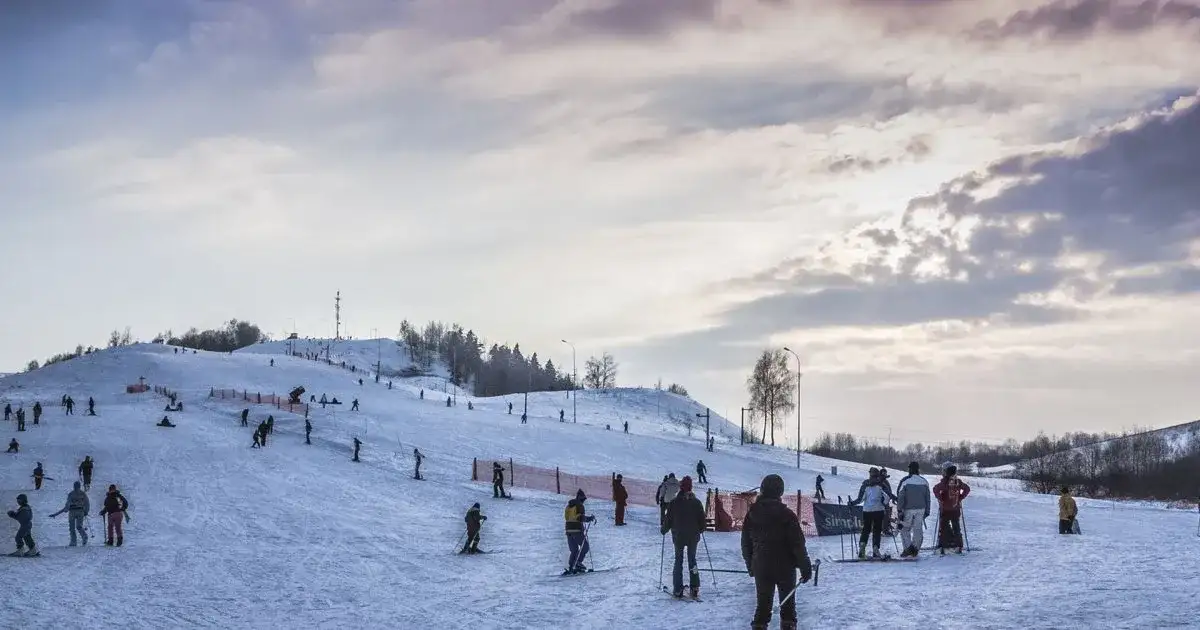 Najlepsze stoki narciarskie w Podlaskiem - sprawdź, co oferują