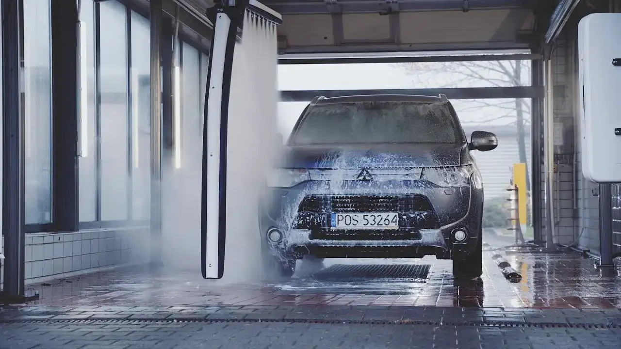 Myjnia bezdotykowa: Lśniące auto bez zacieków? Poznaj sekrety!