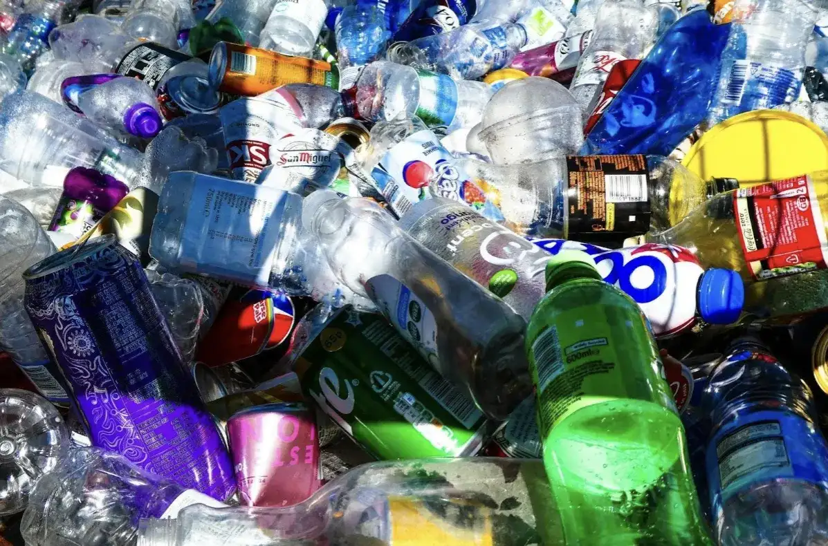 Ile dostaniesz za butelki i puszki w 2025 roku? Pełny przewodnik po nowym systemie kaucyjnym w Polsc