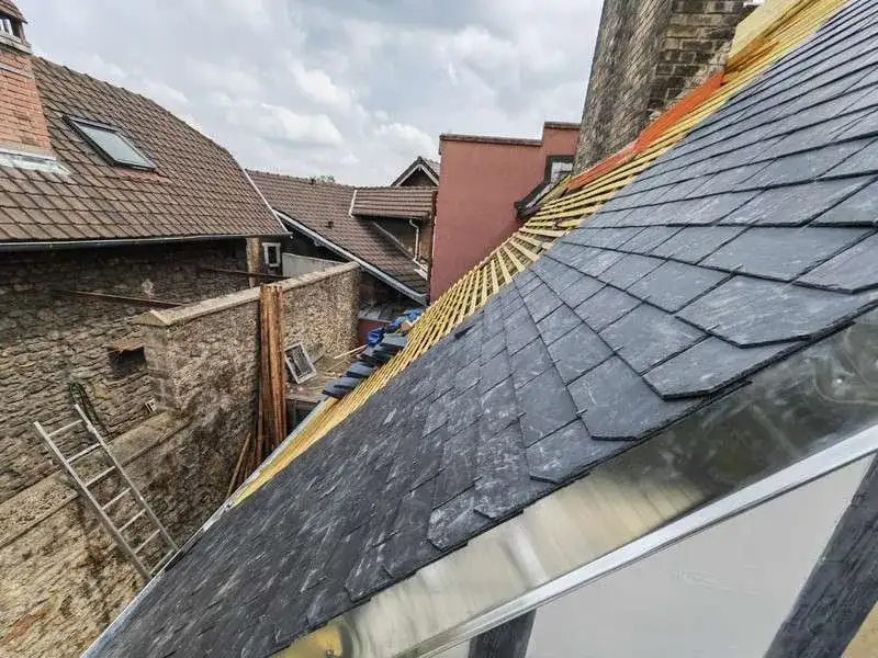 Prix toiture ardoise : comprenez les coûts et évitez les surprises