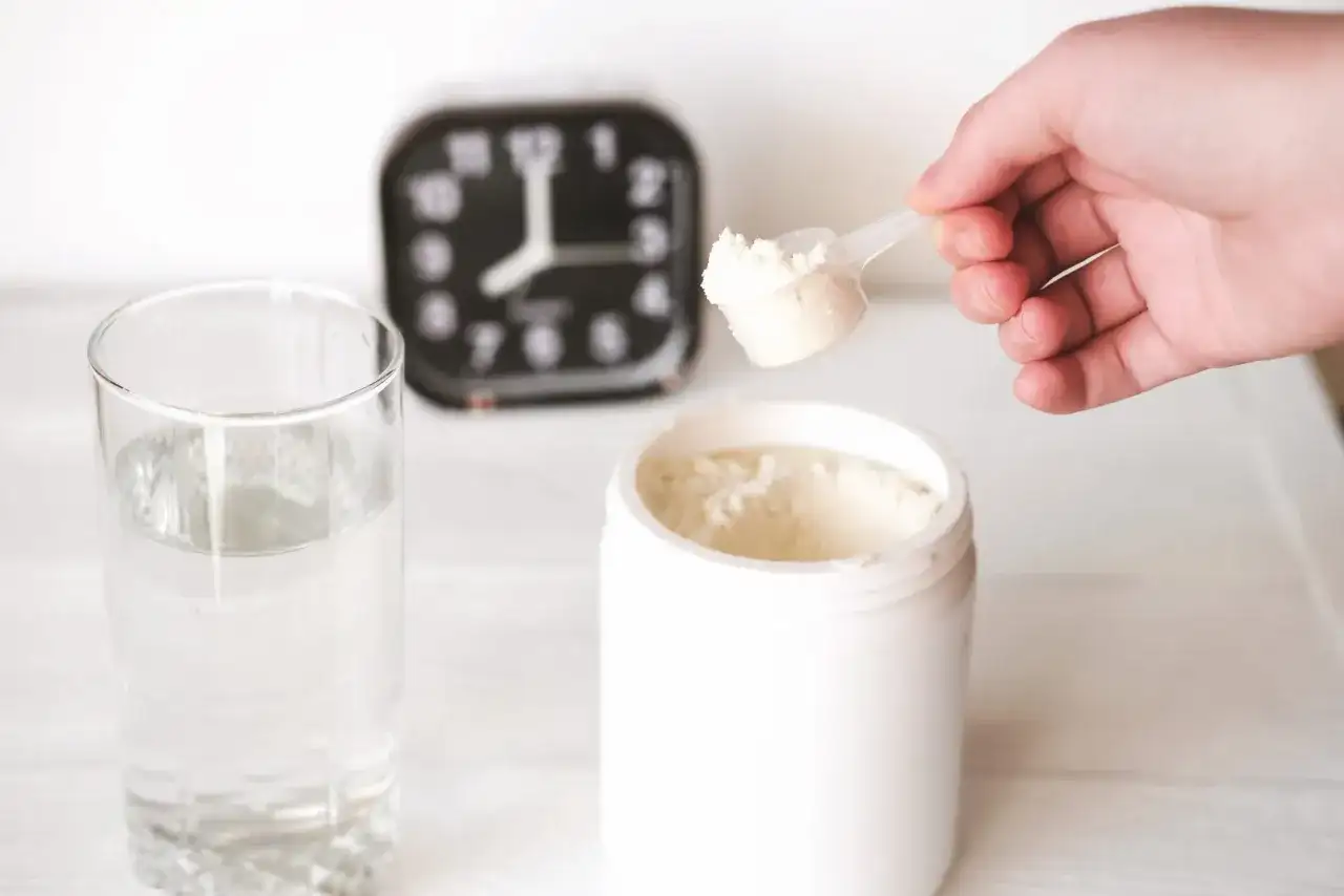 Kreatyna: przed czy po treningu? Werdykt eksperta i optymalne dawkowanie