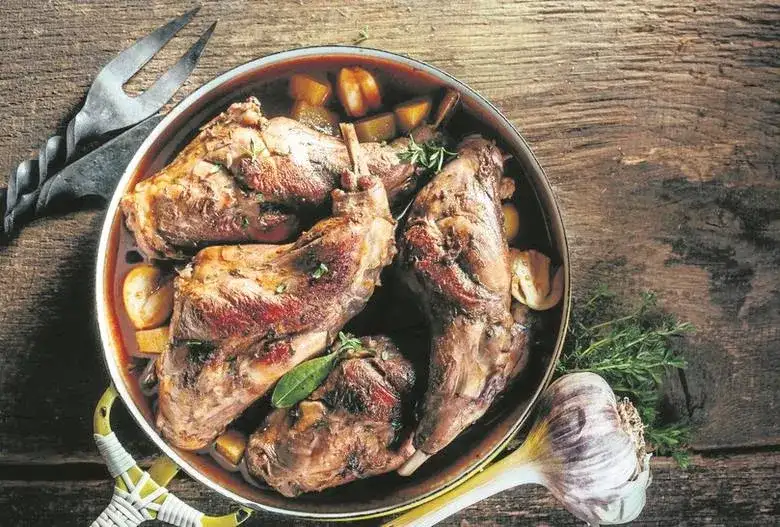 Jakie przyprawy do królika, aby wydobyć jego delikatny smak?