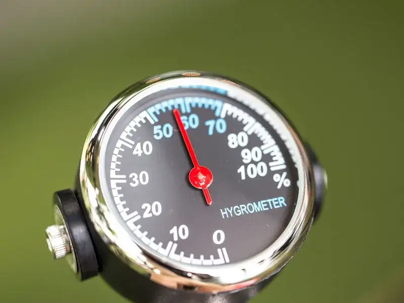 Higrometr do czego służy? Odkryj jego kluczowe zastosowania i funkcje