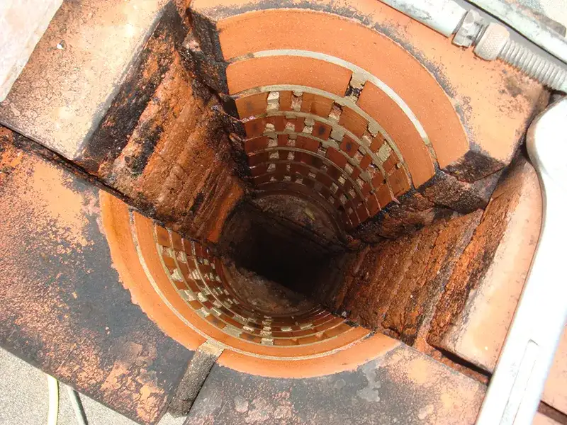 Ile kosztuje frezowanie komina? Sprawdź, co wpływa na ceny usług