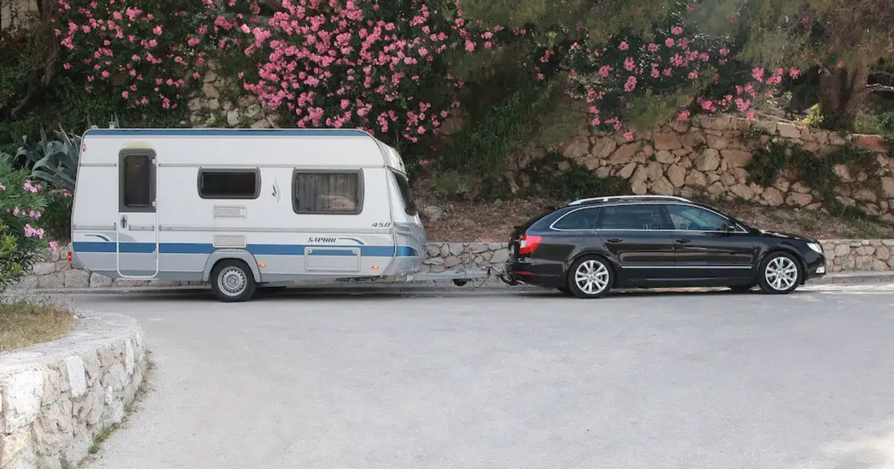 Jaka przyczepa kempingowa na kat B? Oto modele, które możesz ciągnąć