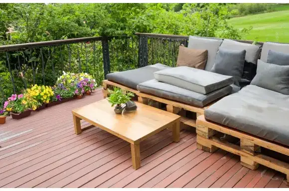 Jak zrobić meble ogrodowe - proste sposoby na tanie i stylowe meble