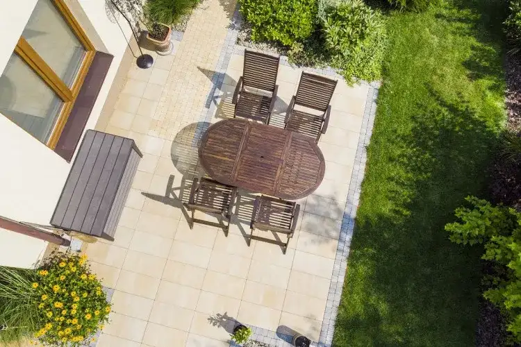 Klasa betonu na taras: uniknij błędów i wybierz idealny beton odporny na warunki