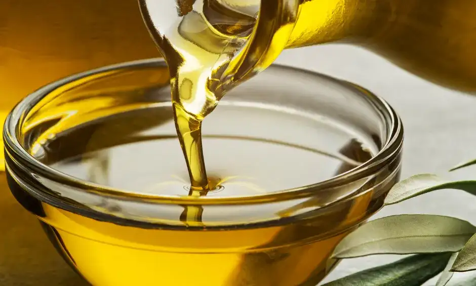 Oliwa z oliwek jełczeje! Jak rozpoznać zepsucie i chronić jej smak