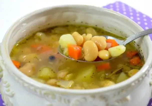 Jak zrobić zupę fasolową - prosty przepis na pyszną zupę