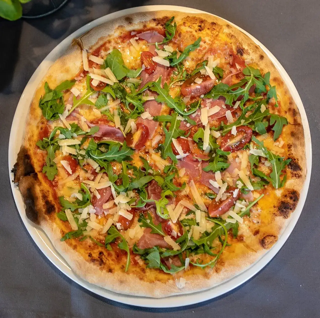 Menu Klubu Prawnika w Płocku: Smakowite dania i promocje dla studentów