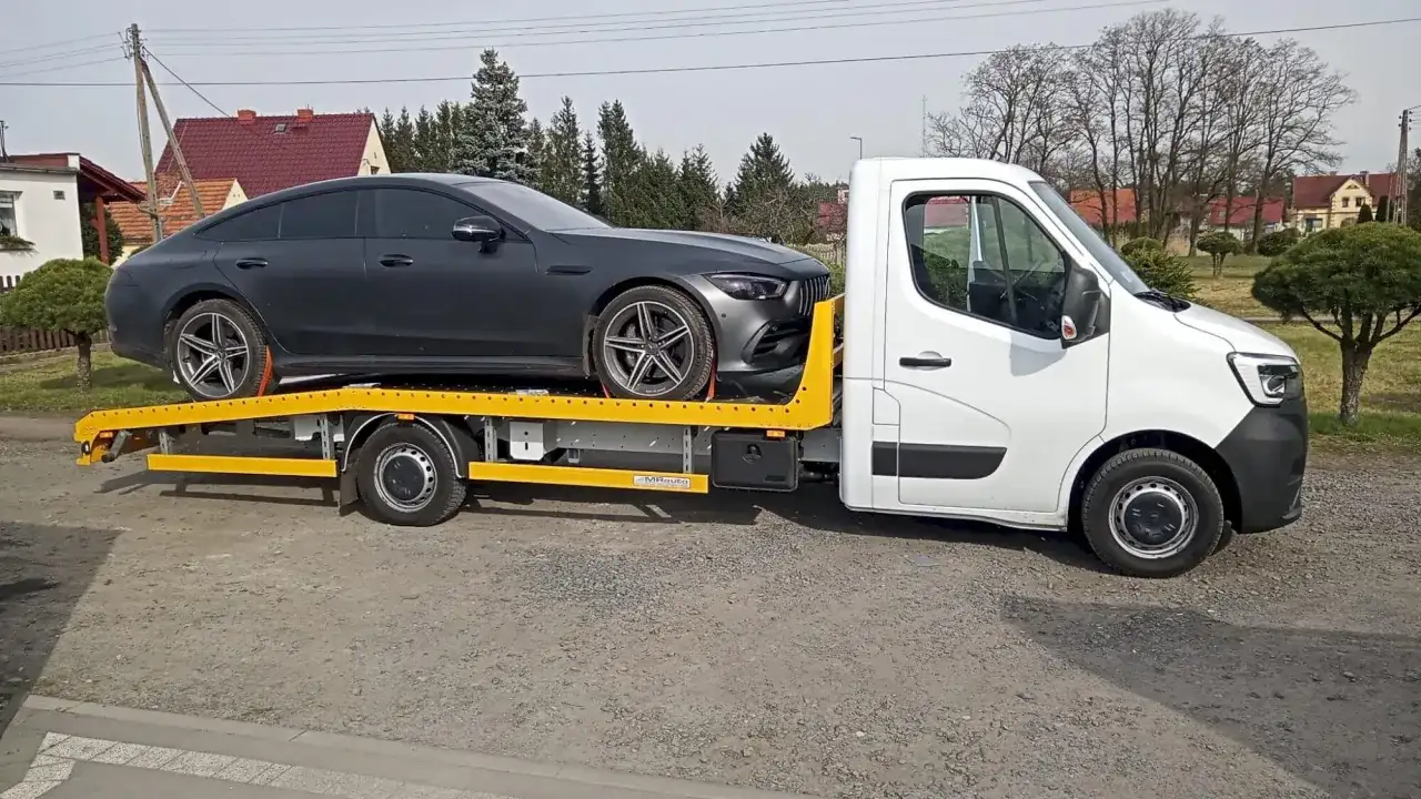 Czy wolno holować samochód na autostradzie? Przepisy i konsekwencje