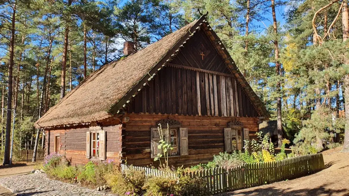 Skansen Kurpiowski w Kadzidle – odkryj fascynującą kulturę Kurpiów