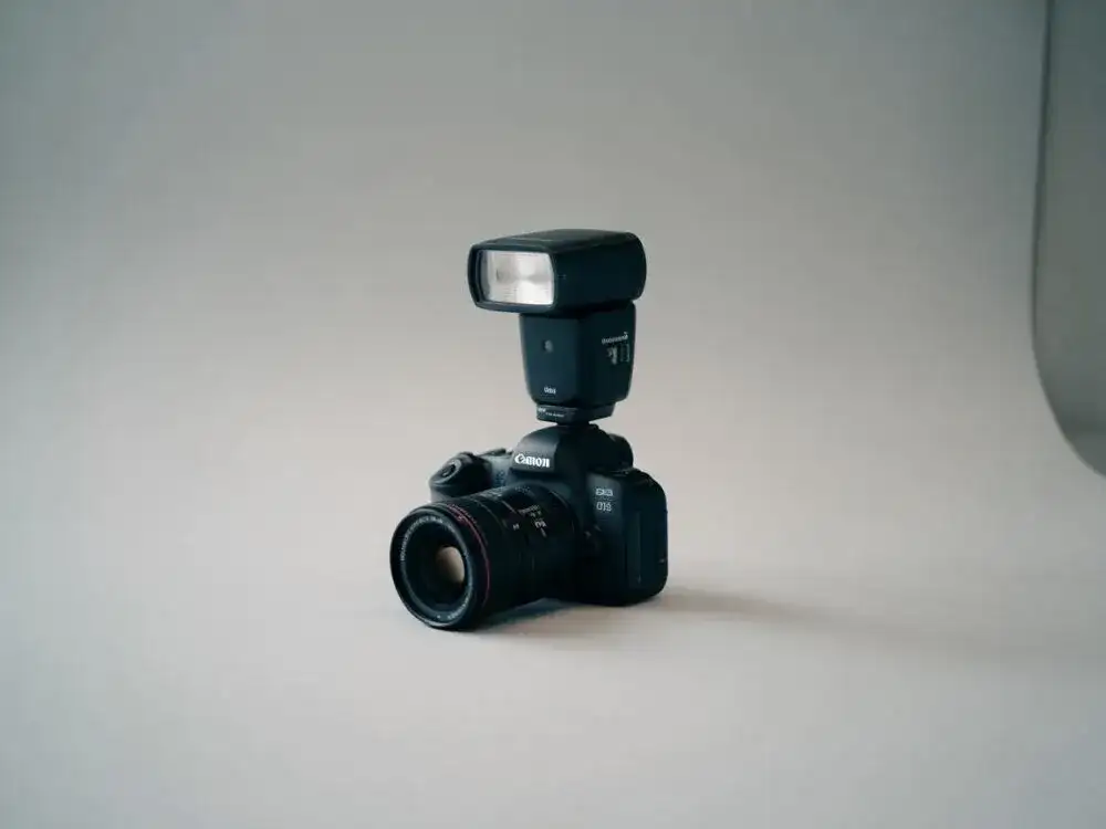Jaka lampa błyskowa do Canona? Odkryj najlepsze modele i porady