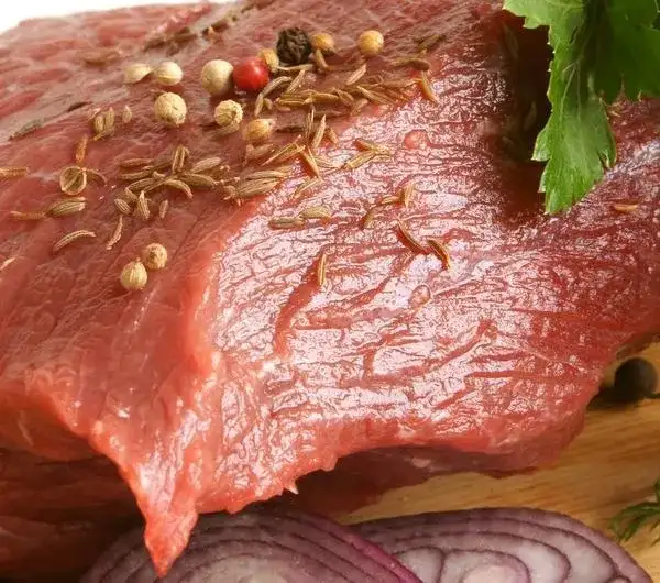 Jak kroić wołowinę, aby była delikatna i łatwa do przeżuwania