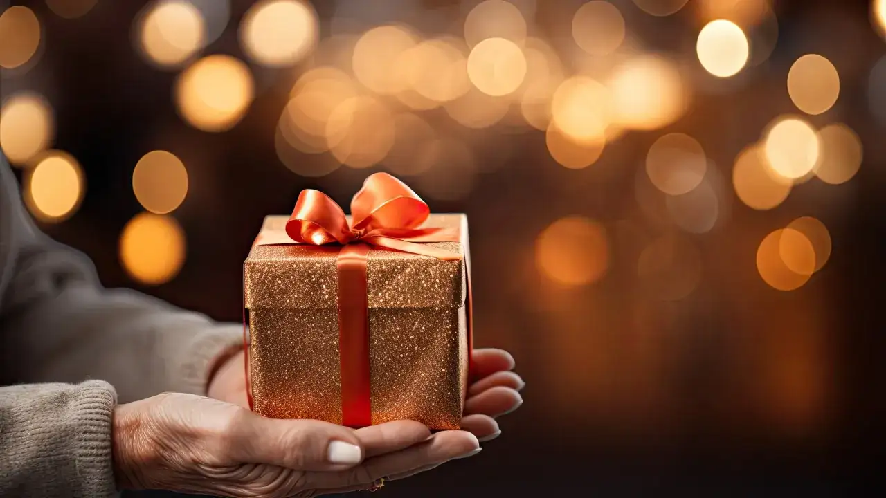 Co kupić pod choinkę przyjaciółce? 10 wyjątkowych pomysłów na prezenty