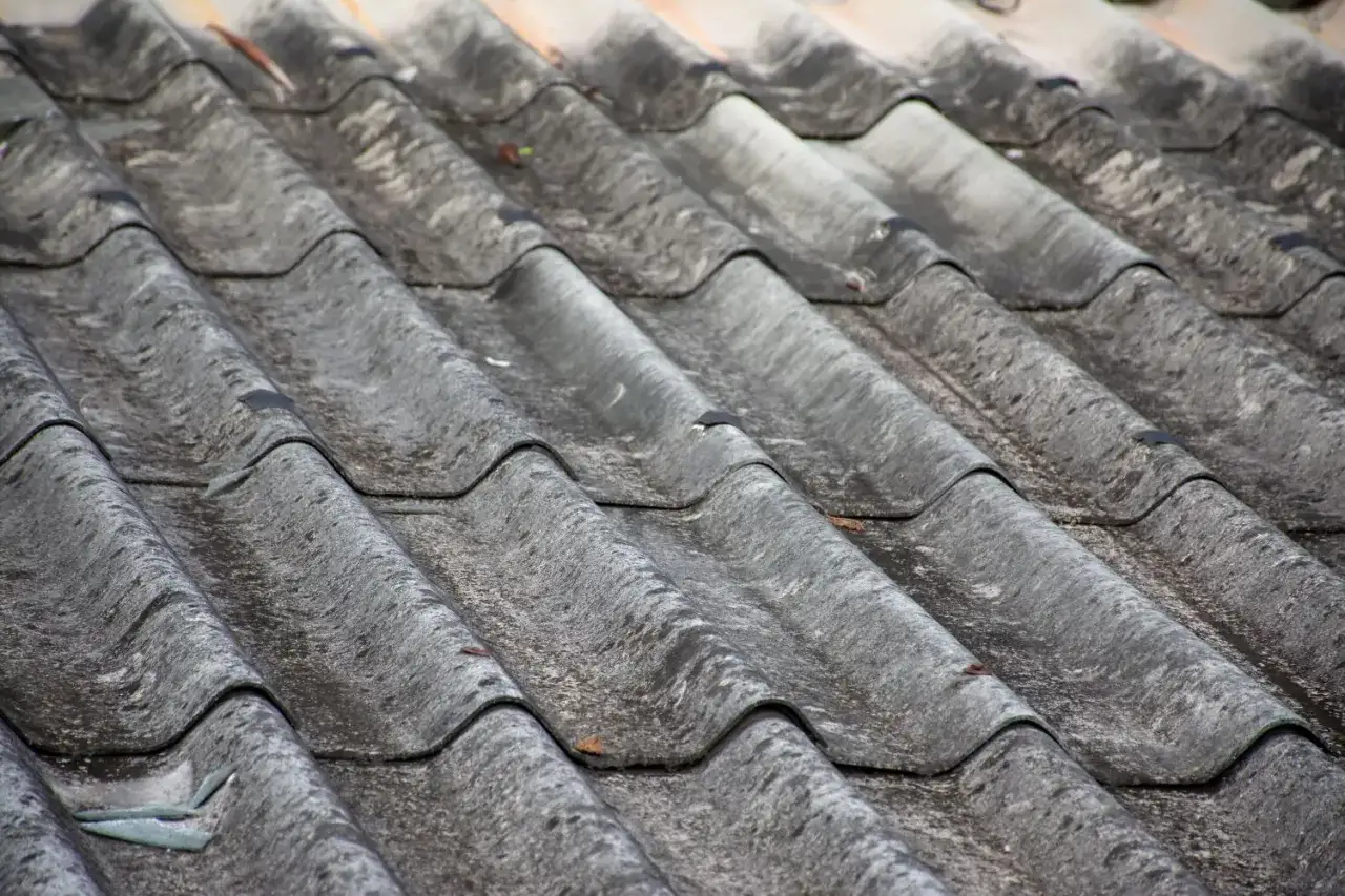 Jak uzyskać dofinansowanie do wymiany dachu i uniknąć wysokich kosztów