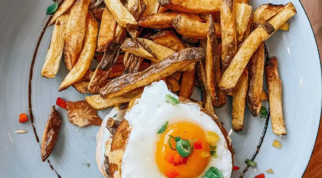 Gdzie zjeść w Paryżu? Tanie i smaczne opcje, które musisz znać