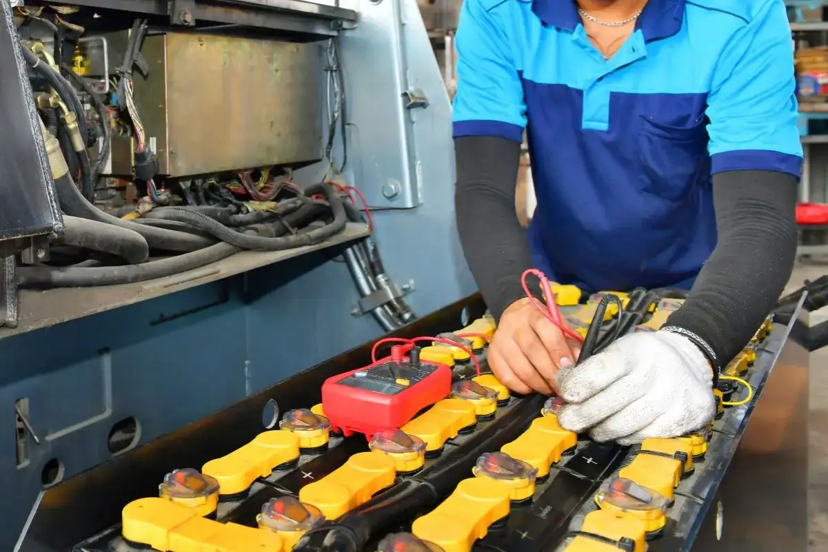 Ładowanie wózka elektrycznego: wydłuż życie baterii i zachowaj niezależność