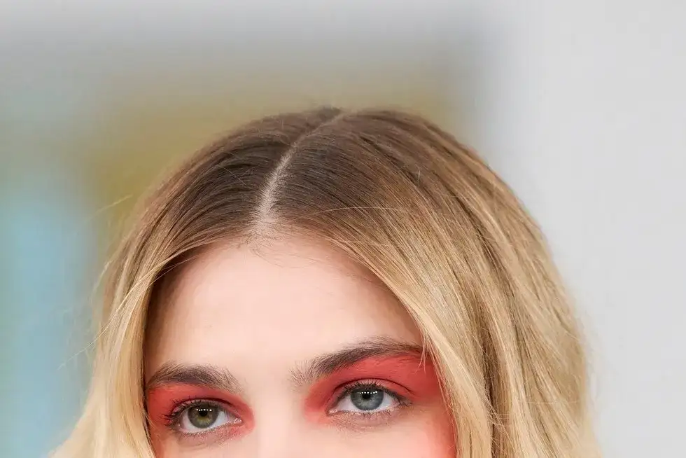 Co ile farbować odrosty, aby uniknąć zniszczenia włosów?