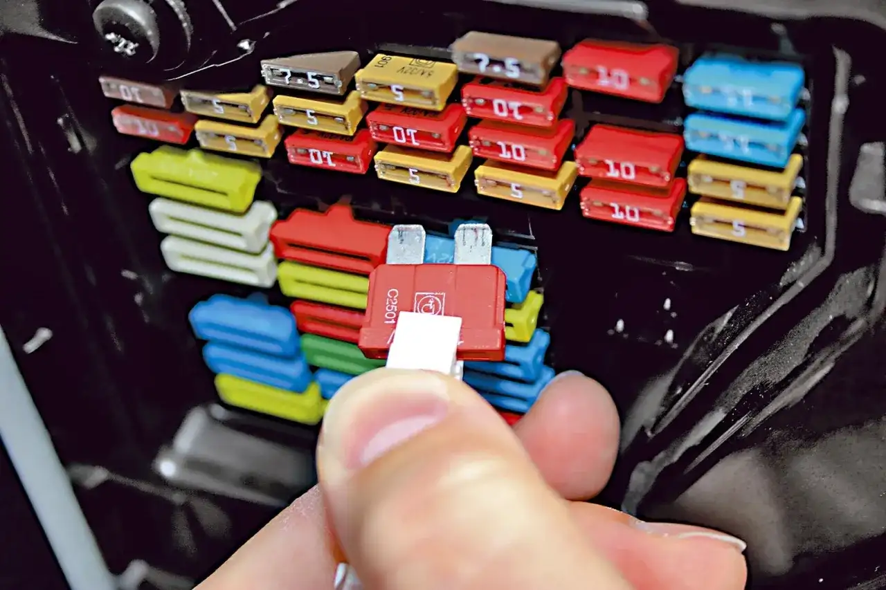 Bezpieczniki do domu: Gdzie kupić i jak wybrać te najlepsze?