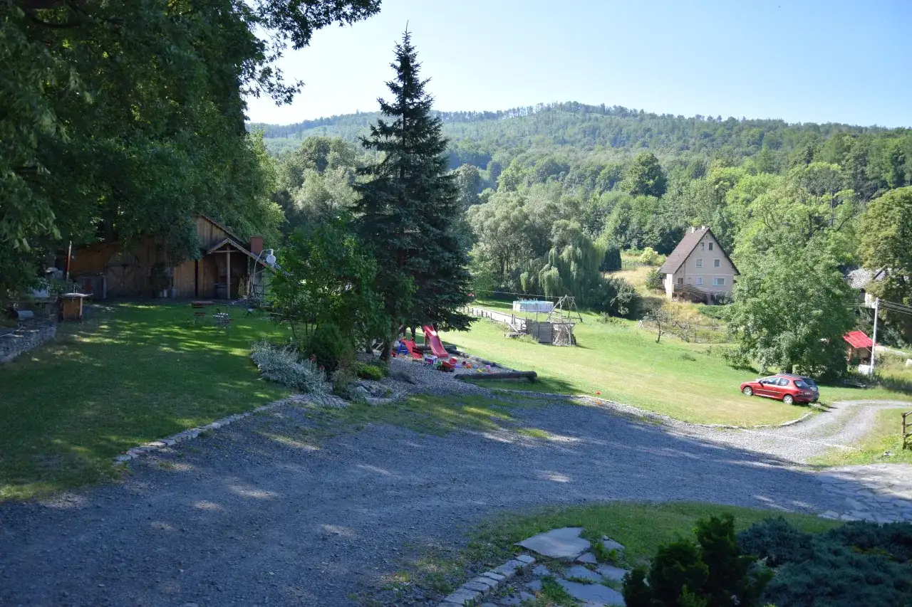 Bacówka Giemzików: Agroturystyka z balią i widokiem na Góry Opawskie