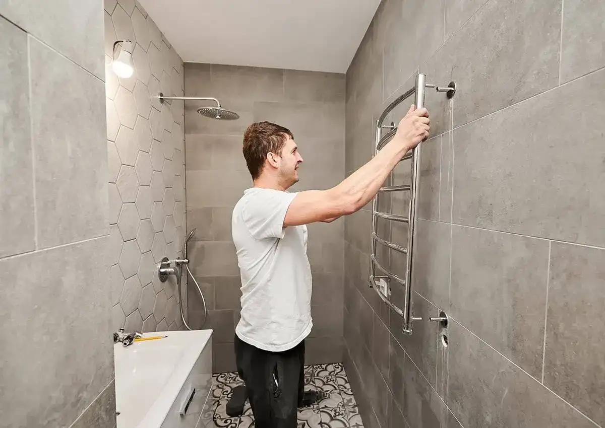 Ile trwa remont łazienki w bloku? Sprawdź, co wpływa na czas prac