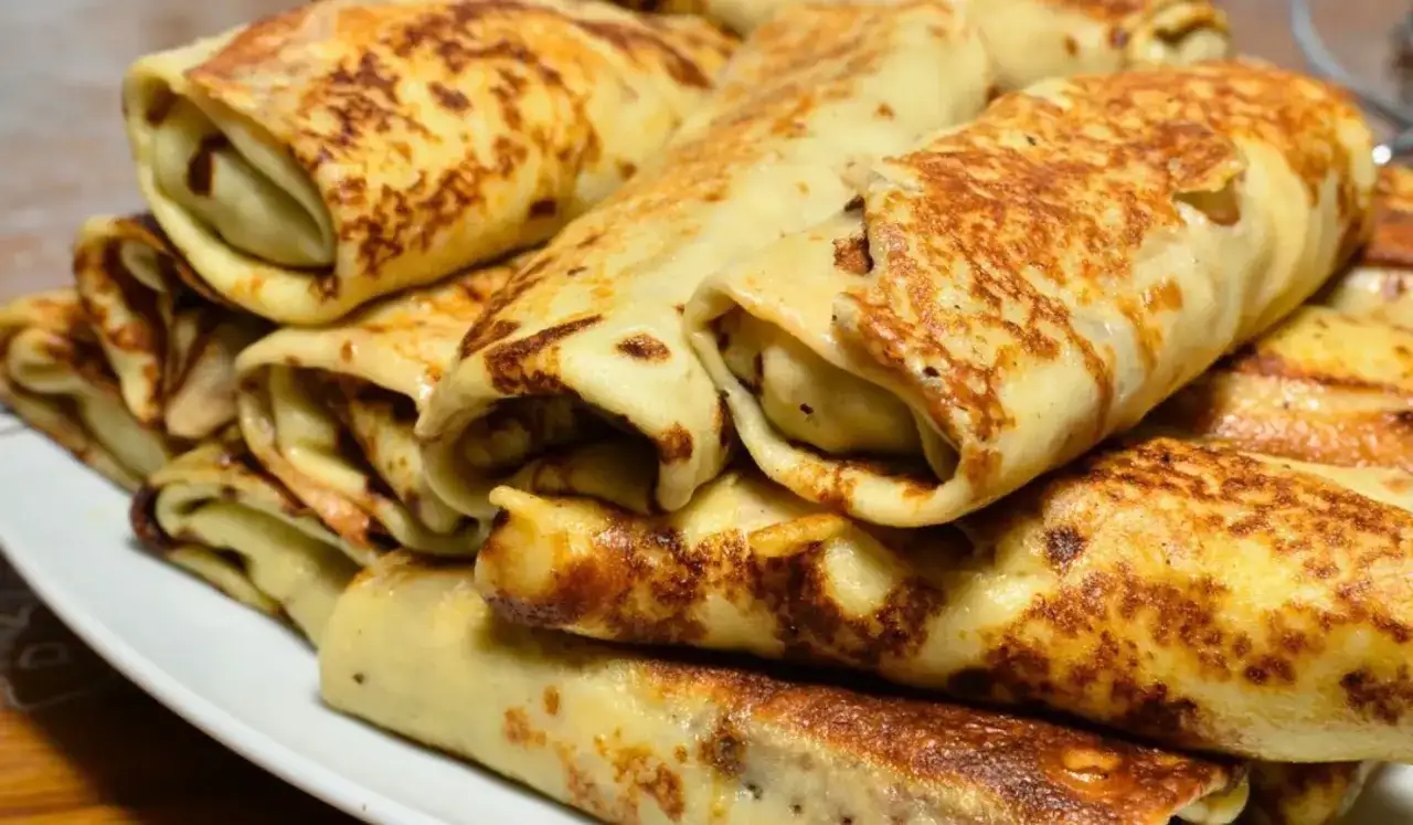 Sycący obiad w 20 minut? Spróbuj naleśników z farszem mięsnym