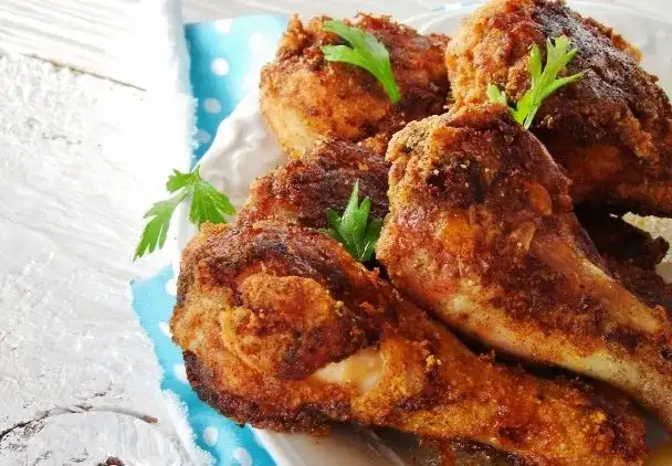 Ile się piecze ćwiartki z kurczaka, aby były soczyste i chrupiące?