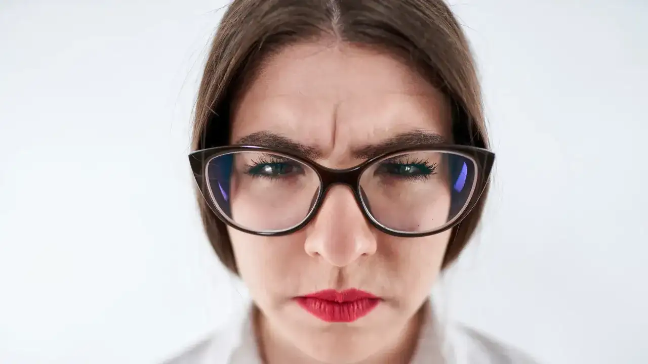 Jak pozbyć się lwiej zmarszczki bez botoksu - skuteczne metody i porady