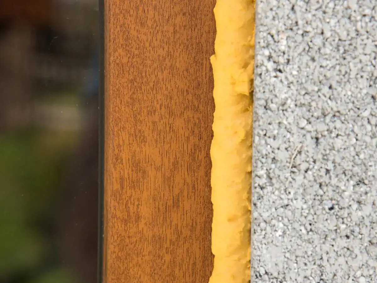 Czym umyć ręce po piance montażowej? Skuteczne i bezpieczne metody