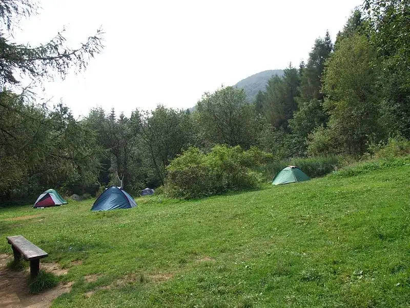 Bacówka PTTK pod Małą Rawką – wszystko, co musisz wiedzieć przed wizytą