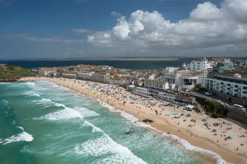 Morza i Ocean Anglii: Przewodnik po Wybrzeżu i Atrakcjach