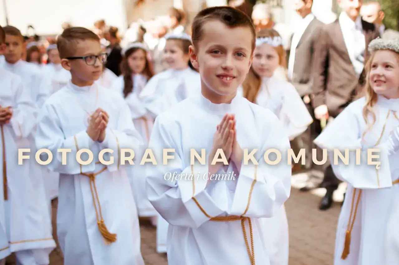 Dzieci w bieli na komunii, z dłońmi złożonymi do modlitwy. Dowiedz się, ile bierze fotograf za komunie.
