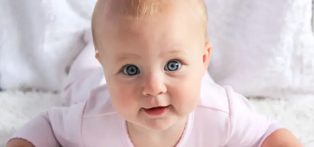 Zauroczone dziecko objawy – jak je rozpoznać i co oznaczają?