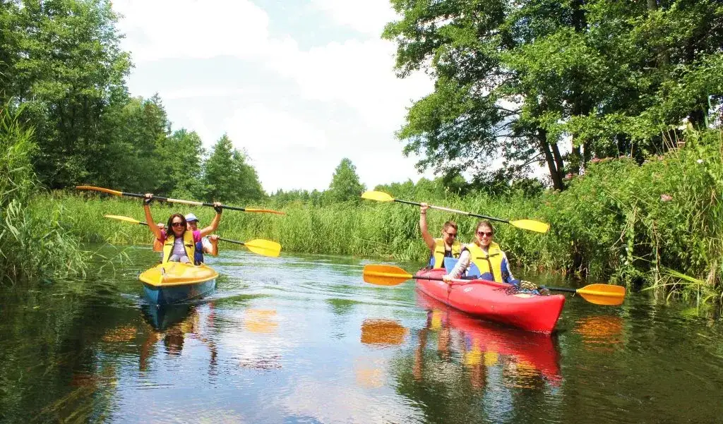 Spływ Czarną Hańczą z Augustowa: Twój Plan na Przygodę