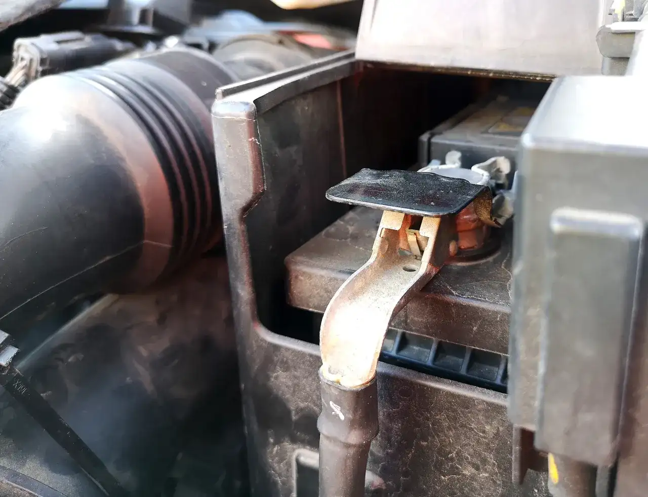 Brak masy w samochodzie objawy - jak uniknąć poważnych problemów