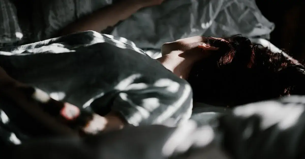 Co oznacza sen w którym ktoś umiera? Odkryj jego głębokie znaczenie