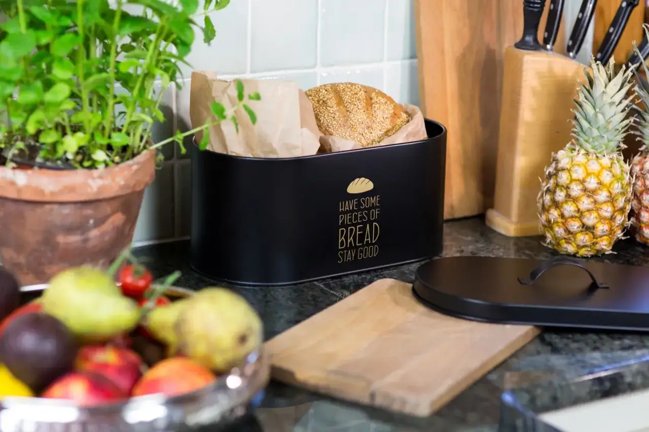 Jak przechowywać domowy chleb, aby nie stał się czerstwy?