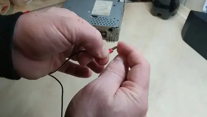 Jak podłączyć antenę do radia samochodowego - proste kroki i porady