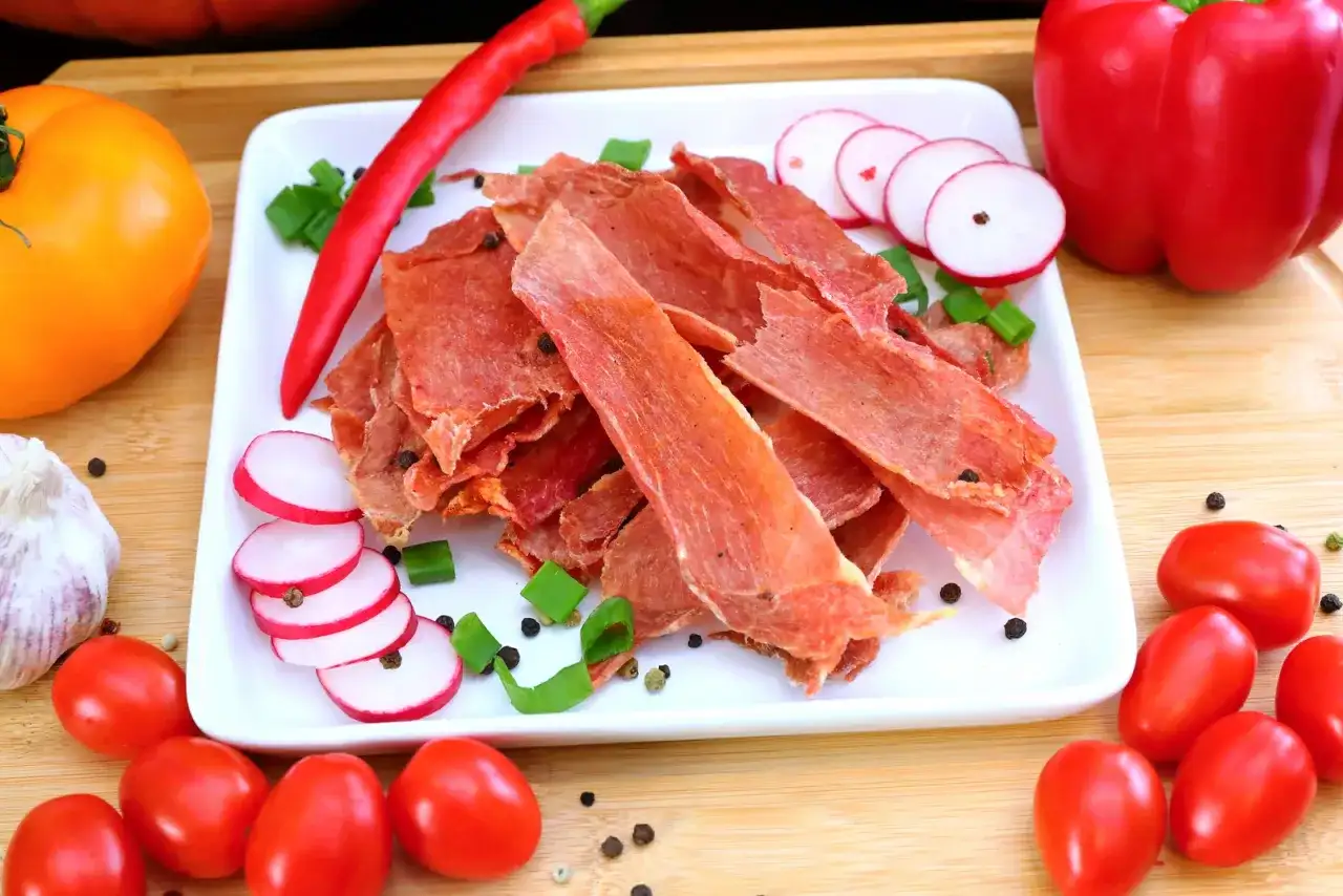 Suszona wieprzowina – zdrowa przekąska bogata w białko i witaminy