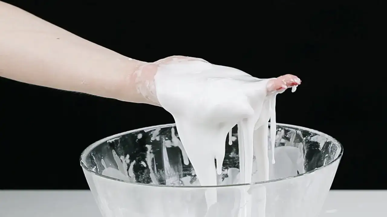 Magiczna ciecz nienewtonowska z mąki: prosty przepis i zabawa