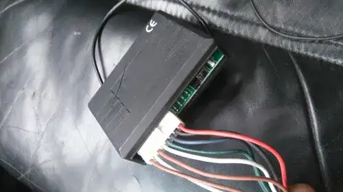 Gdzie jest sterownik centralnego zamka Golf 4? Lokalizacja i objawy