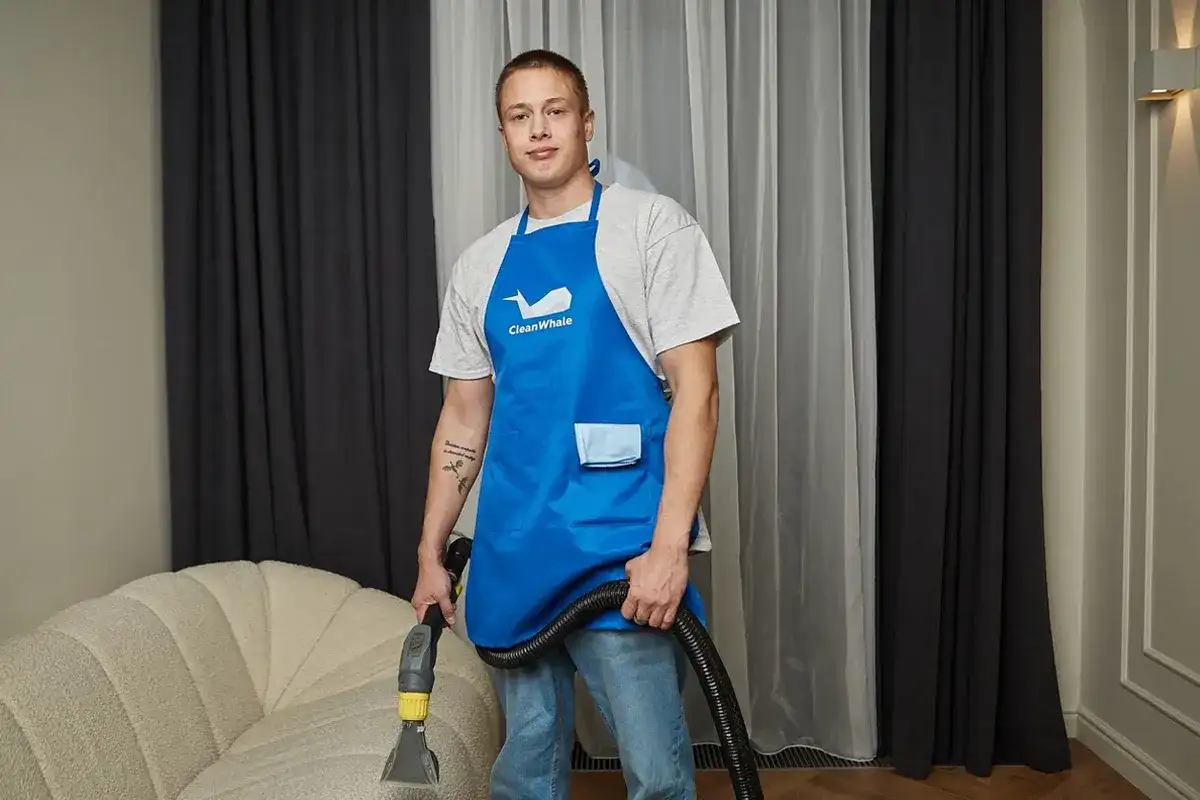 Jak wyczyścić kanapę? Domowe i profesjonalne metody krok po kroku