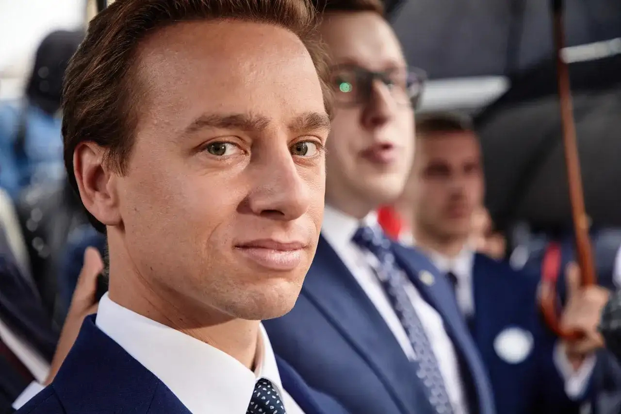 Krzysztof Bosak w jakiej partii? Zaskakujące fakty o jego karierze